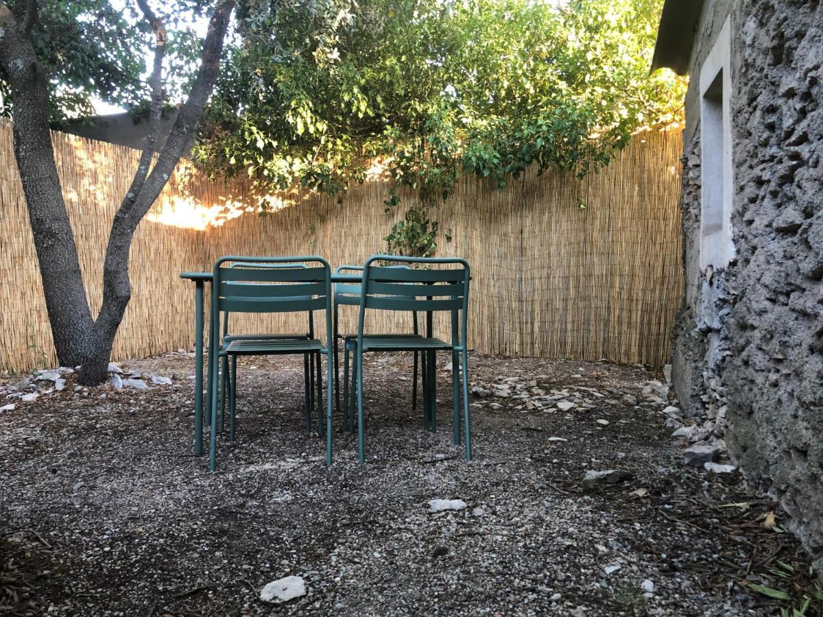 Maisonnette Independante Avec Jardin/Patio Nimes Bagian luar foto